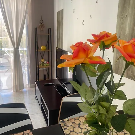 1-bed Cosy Close To * Πάφος