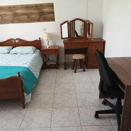 아파트 1-bed Cosy Close To 파포스