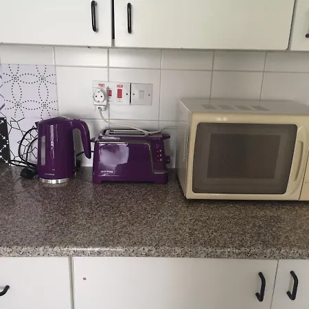 1-bed Cosy Close To 파포스